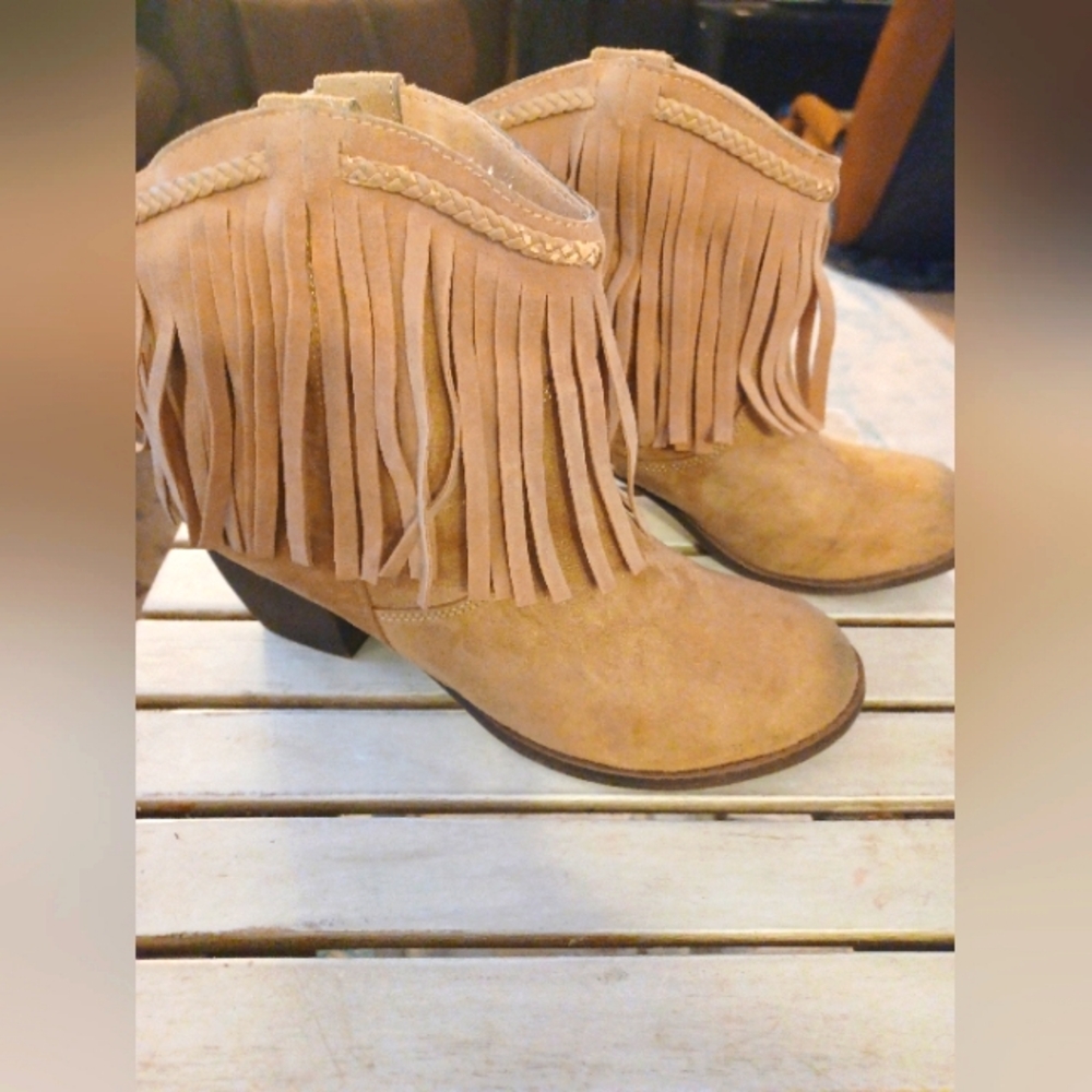 FRINGE ANKLE BOOTS  WOMENS SIZE 8
